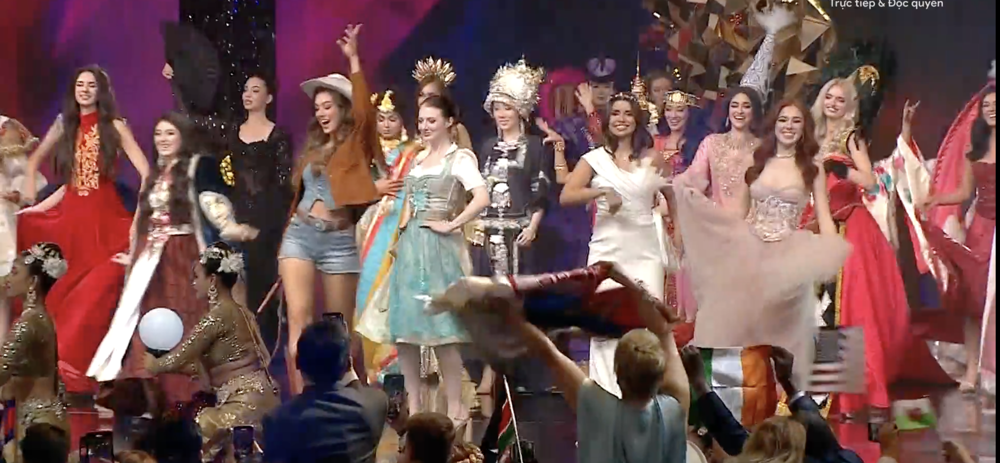 Trực tiếp Chung kết Miss World 2025: Hoa hậu Ý Nhi dừng chân trước top 20, biểu cảm trên sân khấu gây chú ý- Ảnh 16. Trực tiếp Chung kết Miss World 2025: Hoa hậu Ý Nhi dừng chân trước top 20, biểu cảm trên sân khấu gây chú ý- Ảnh 16.