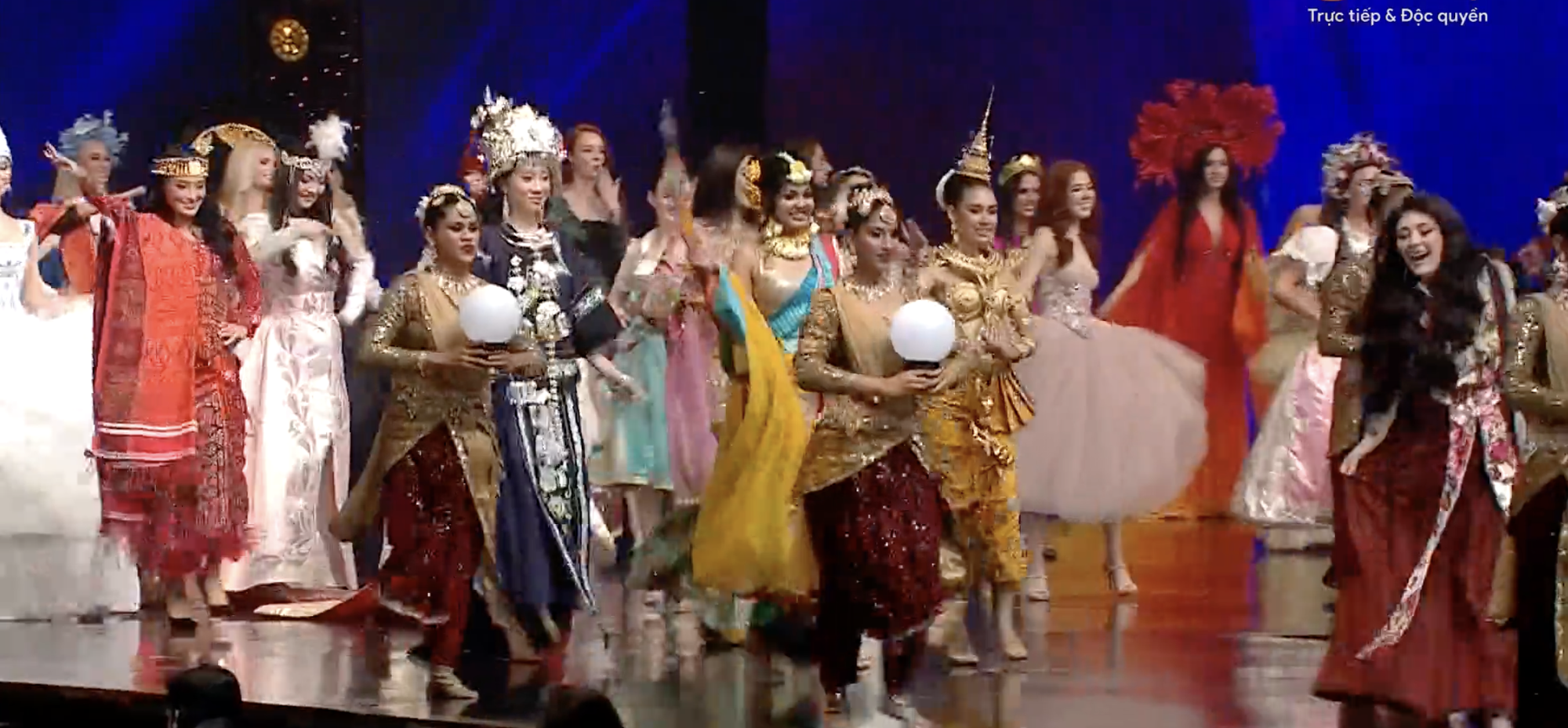 Trực tiếp Chung kết Miss World 2025: Hoa hậu Ý Nhi dừng chân trước top 20, biểu cảm trên sân khấu gây chú ý- Ảnh 15. Trực tiếp Chung kết Miss World 2025: Hoa hậu Ý Nhi dừng chân trước top 20, biểu cảm trên sân khấu gây chú ý- Ảnh 15.
