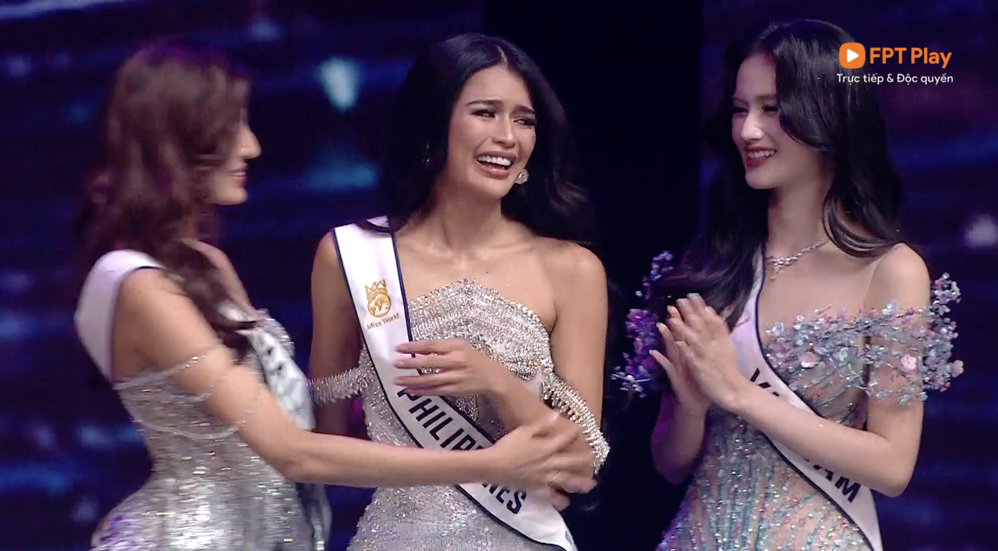 Trực tiếp Chung kết Miss World 2025: Hoa hậu Ý Nhi dừng chân trước top 20, biểu cảm trên sân khấu gây chú ý- Ảnh 2. Trực tiếp Chung kết Miss World 2025: Hoa hậu Ý Nhi dừng chân trước top 20, biểu cảm trên sân khấu gây chú ý- Ảnh 2.