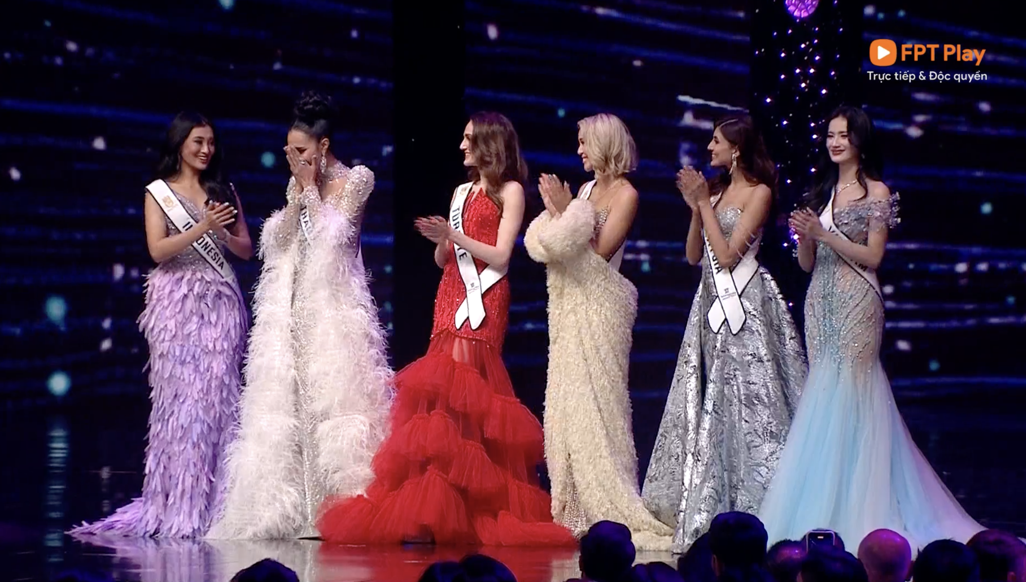 Trực tiếp Chung kết Miss World 2025: Hoa hậu Ý Nhi dừng chân trước top 20, biểu cảm trên sân khấu gây chú ý- Ảnh 3. Trực tiếp Chung kết Miss World 2025: Hoa hậu Ý Nhi dừng chân trước top 20, biểu cảm trên sân khấu gây chú ý- Ảnh 3.