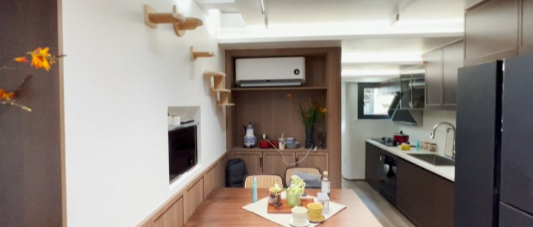 6 thành viên sống chen chúc trong căn nhà 20m²: Muốn leo cầu thang phải cúi người khom lưng, nhìn thôi đã muốn nghẹt thở!- Ảnh 5. 6 thành viên sống chen chúc trong căn nhà 20m²: Muốn leo cầu thang phải cúi người khom lưng, nhìn thôi đã muốn nghẹt thở!- Ảnh 5.