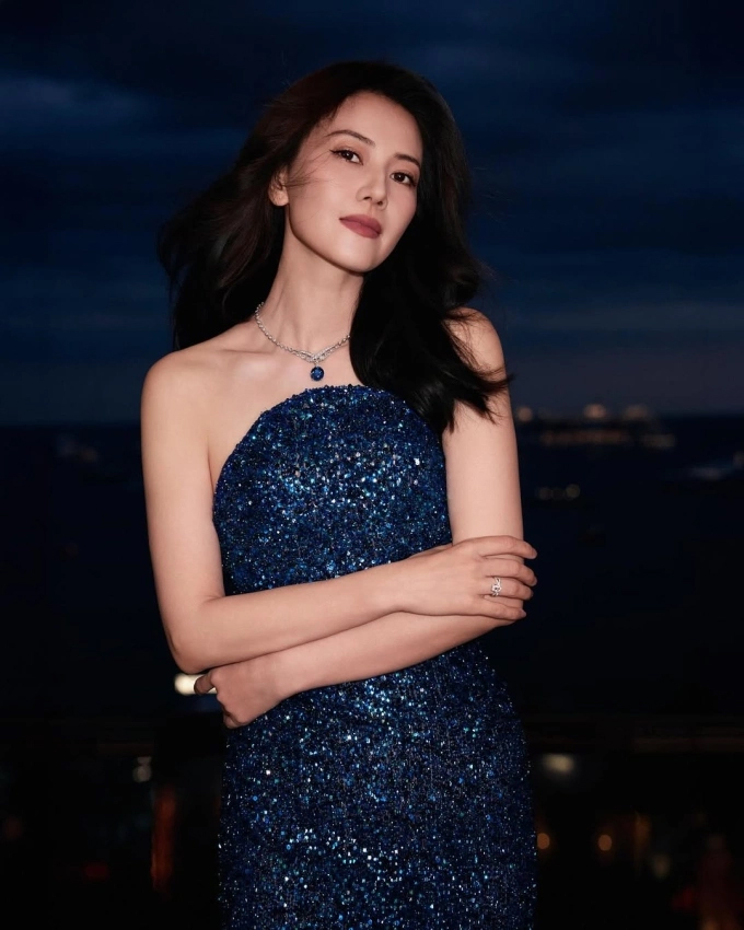 Mỹ nhân Cbiz trẻ mãi không già, U50 da mơn mởn collagen nhờ kết thân 1 loại nước, chống nắng vô cùng kỹ lưỡng đáng học hỏi- Ảnh 2. Mỹ nhân Cbiz trẻ mãi không già, U50 da mơn mởn collagen nhờ kết thân 1 loại nước, chống nắng vô cùng kỹ lưỡng đáng học hỏi- Ảnh 2.