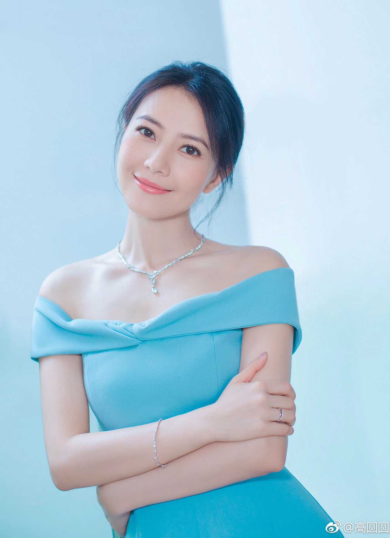 Mỹ nhân Cbiz trẻ mãi không già, U50 da mơn mởn collagen nhờ kết thân 1 loại nước, chống nắng vô cùng kỹ lưỡng đáng học hỏi- Ảnh 5. Mỹ nhân Cbiz trẻ mãi không già, U50 da mơn mởn collagen nhờ kết thân 1 loại nước, chống nắng vô cùng kỹ lưỡng đáng học hỏi- Ảnh 5.