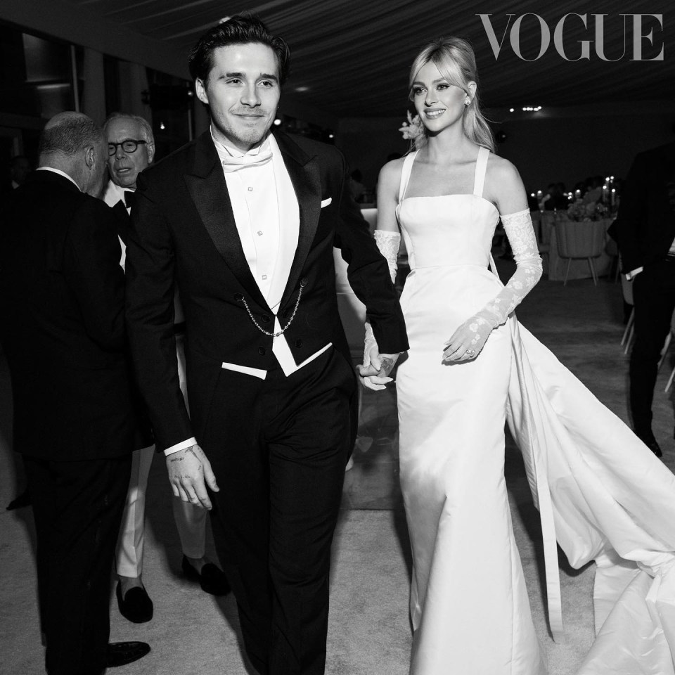 Căng cực: Phía David Beckham và Victoria phản pháo khi bị tố phá đám cưới con trai, khiến con dâu phải khóc trong uất nghẹn- Ảnh 2. Căng cực: Phía David Beckham và Victoria phản pháo khi bị tố phá đám cưới con trai, khiến con dâu phải khóc trong uất nghẹn- Ảnh 2.