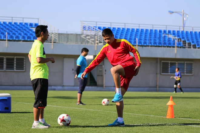 Từng đen đủi lỡ hẹn World Cup, trung vệ giá 6 tỷ “bén duyên” với tuyển Việt Nam ở tuổi 26- Ảnh 1. Từng đen đủi lỡ hẹn World Cup, trung vệ giá 6 tỷ “bén duyên” với tuyển Việt Nam ở tuổi 26- Ảnh 1.
