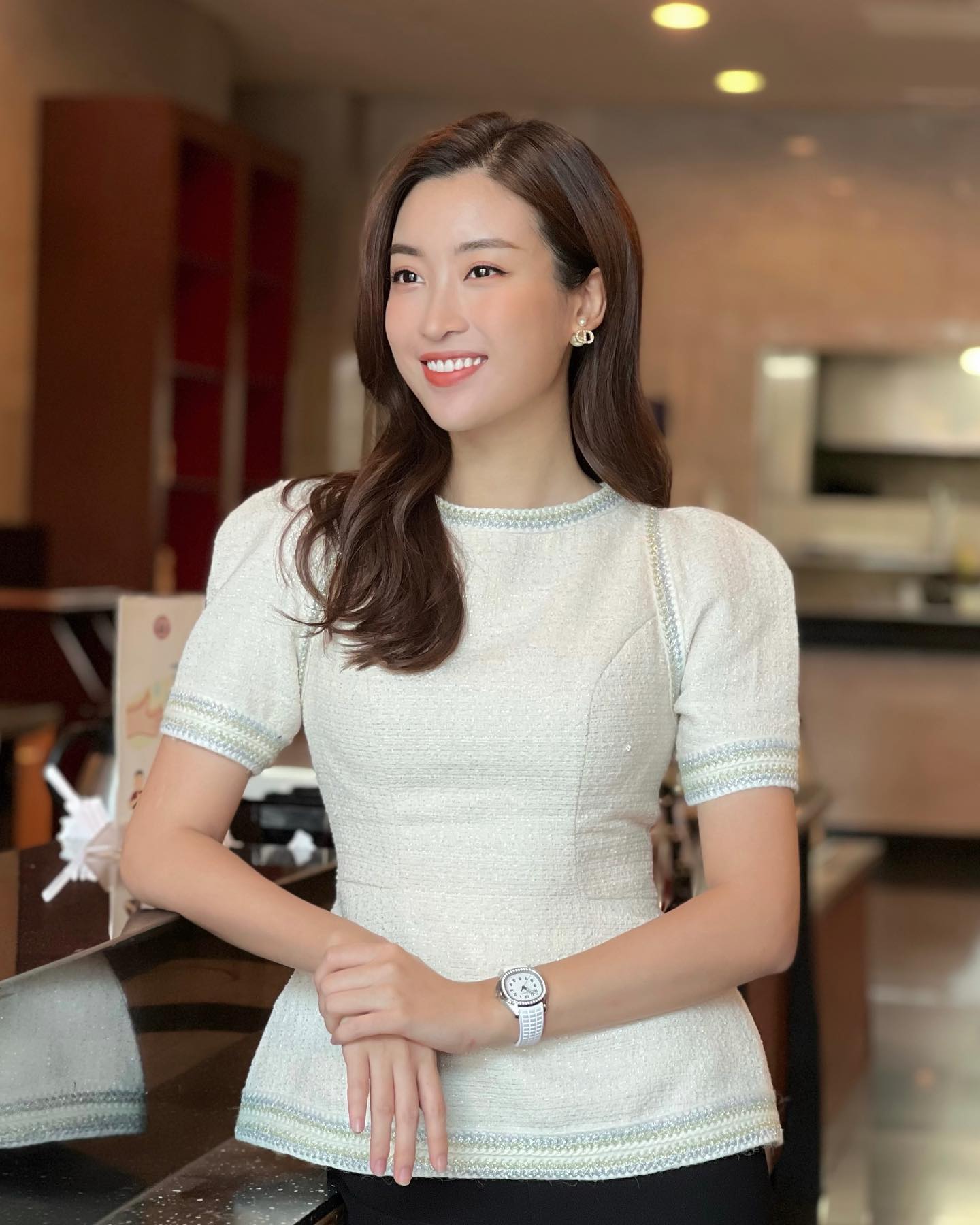 7 “bàn tay ngọc” của showbiz Việt: Số 1 đúng chuẩn tay phu nhân, muốn khổ cũng khó- Ảnh 4. 7 “bàn tay ngọc” của showbiz Việt: Số 1 đúng chuẩn tay phu nhân, muốn khổ cũng khó- Ảnh 4.