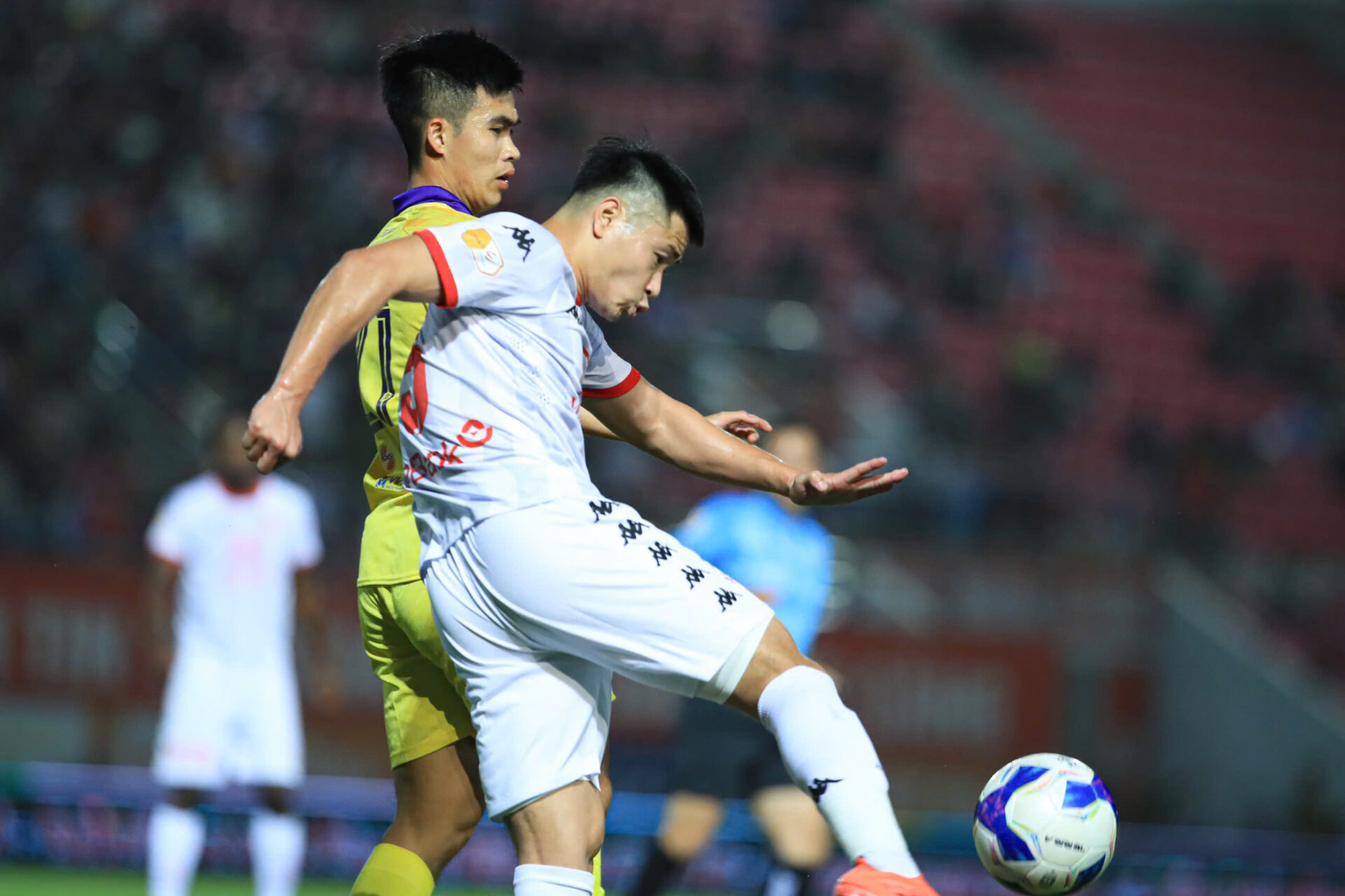 Từng đen đủi lỡ hẹn World Cup, trung vệ giá 6 tỷ “bén duyên” với tuyển Việt Nam ở tuổi 26- Ảnh 2. Từng đen đủi lỡ hẹn World Cup, trung vệ giá 6 tỷ “bén duyên” với tuyển Việt Nam ở tuổi 26- Ảnh 2.