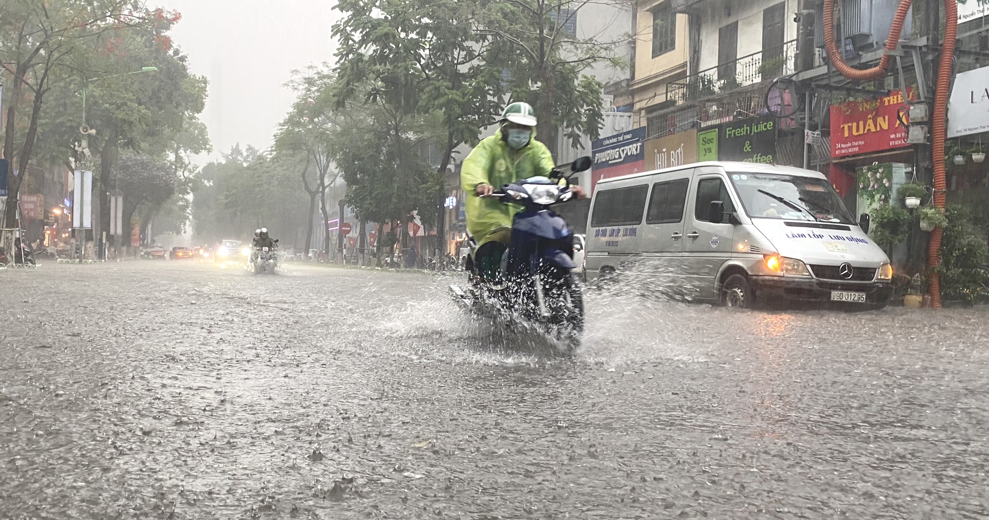 Tin thời tiết mới nhất: Miền Bắc sắp hết nắng nóng, đón mưa to, nhiều vùng mưa dông- Ảnh 1. Tin thời tiết mới nhất: Miền Bắc sắp hết nắng nóng, đón mưa to, nhiều vùng mưa dông- Ảnh 1.