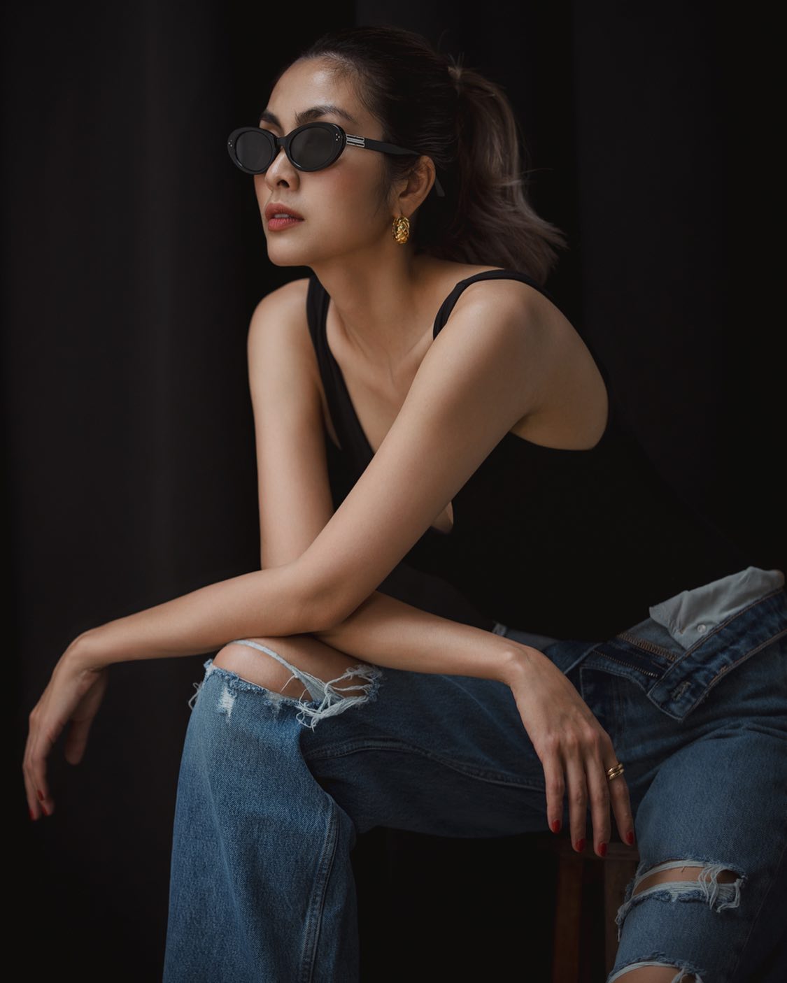 7 “bàn tay ngọc” của showbiz Việt: Số 1 đúng chuẩn tay phu nhân, muốn khổ cũng khó- Ảnh 24. 7 “bàn tay ngọc” của showbiz Việt: Số 1 đúng chuẩn tay phu nhân, muốn khổ cũng khó- Ảnh 24.