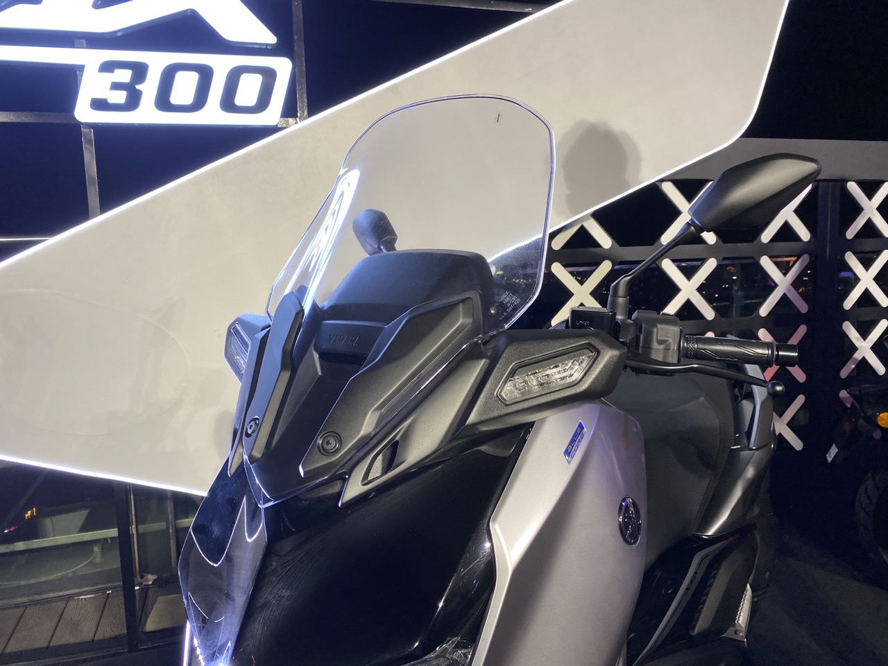 Yamaha XMAX 300 ra mắt Việt Nam: Giá 140 triệu đồng, động cơ 292cc, tiêu thụ 3 lít/100 km, thêm màu mới, có cổng sạc Type C- Ảnh 5. Yamaha XMAX 300 ra mắt Việt Nam: Giá 140 triệu đồng, động cơ 292cc, tiêu thụ 3 lít/100 km, thêm màu mới, có cổng sạc Type C- Ảnh 5.
