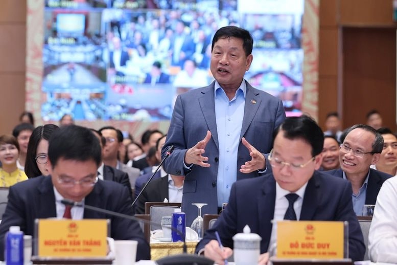 Chủ tịch FPT Trương Gia Bình nói về những "trận đánh" mới: Đường sắt cao tốc Bắc-Nam, xây dựng trung tâm tài chính...- Ảnh 1. Chủ tịch FPT Trương Gia Bình nói về những "trận đánh" mới: Đường sắt cao tốc Bắc-Nam, xây dựng trung tâm tài chính...- Ảnh 1.