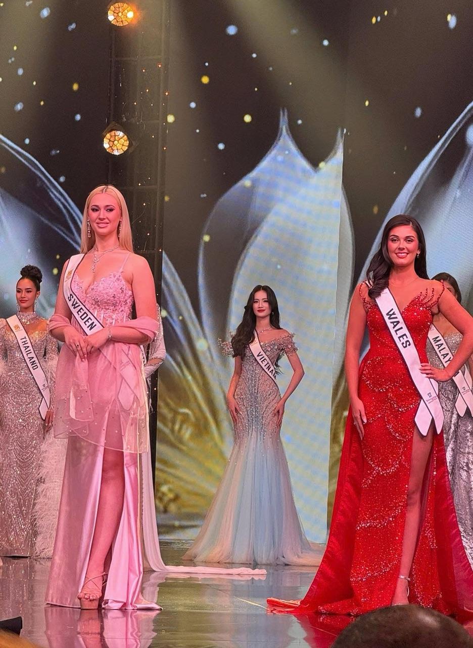 Trực tiếp Chung kết Miss World 2025: Hoa hậu Ý Nhi dừng chân trước top 20, biểu cảm trên sân khấu gây chú ý- Ảnh 13. Trực tiếp Chung kết Miss World 2025: Hoa hậu Ý Nhi dừng chân trước top 20, biểu cảm trên sân khấu gây chú ý- Ảnh 13.