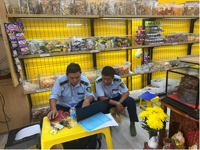 Phát hiện cơ sở bánh tráng hơn 400 sản phẩm không có nguồn gốc, xuất xứ- Ảnh 2. Phát hiện cơ sở bánh tráng hơn 400 sản phẩm không có nguồn gốc, xuất xứ- Ảnh 2.