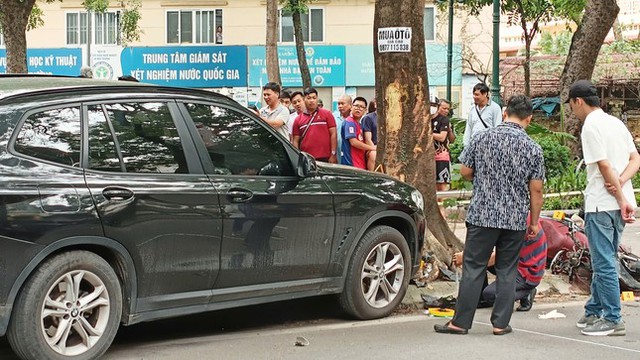 Vụ nữ sinh khóc nức nở khi bị ô tô tông đứt lìa chân: Danh tính lái xe BMW X3- Ảnh 1. Vụ nữ sinh khóc nức nở khi bị ô tô tông đứt lìa chân: Danh tính lái xe BMW X3- Ảnh 1.