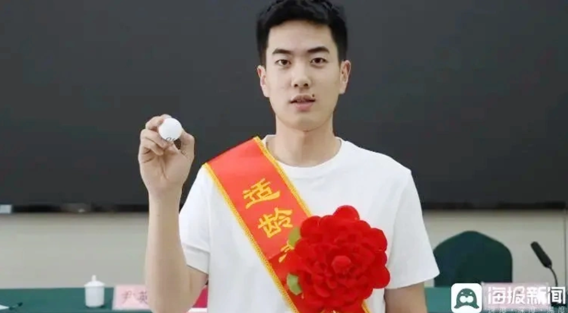 Ngôi làng chơi lớn: 11 năm liên tiếp tặng nhà 100m2, chia cổ tức cho trai làng đủ 22 tuổi để kích thích tinh thần "an cư lập nghiệp"- Ảnh 2. Ngôi làng chơi lớn: 11 năm liên tiếp tặng nhà 100m2, chia cổ tức cho trai làng đủ 22 tuổi để kích thích tinh thần "an cư lập nghiệp"- Ảnh 2.