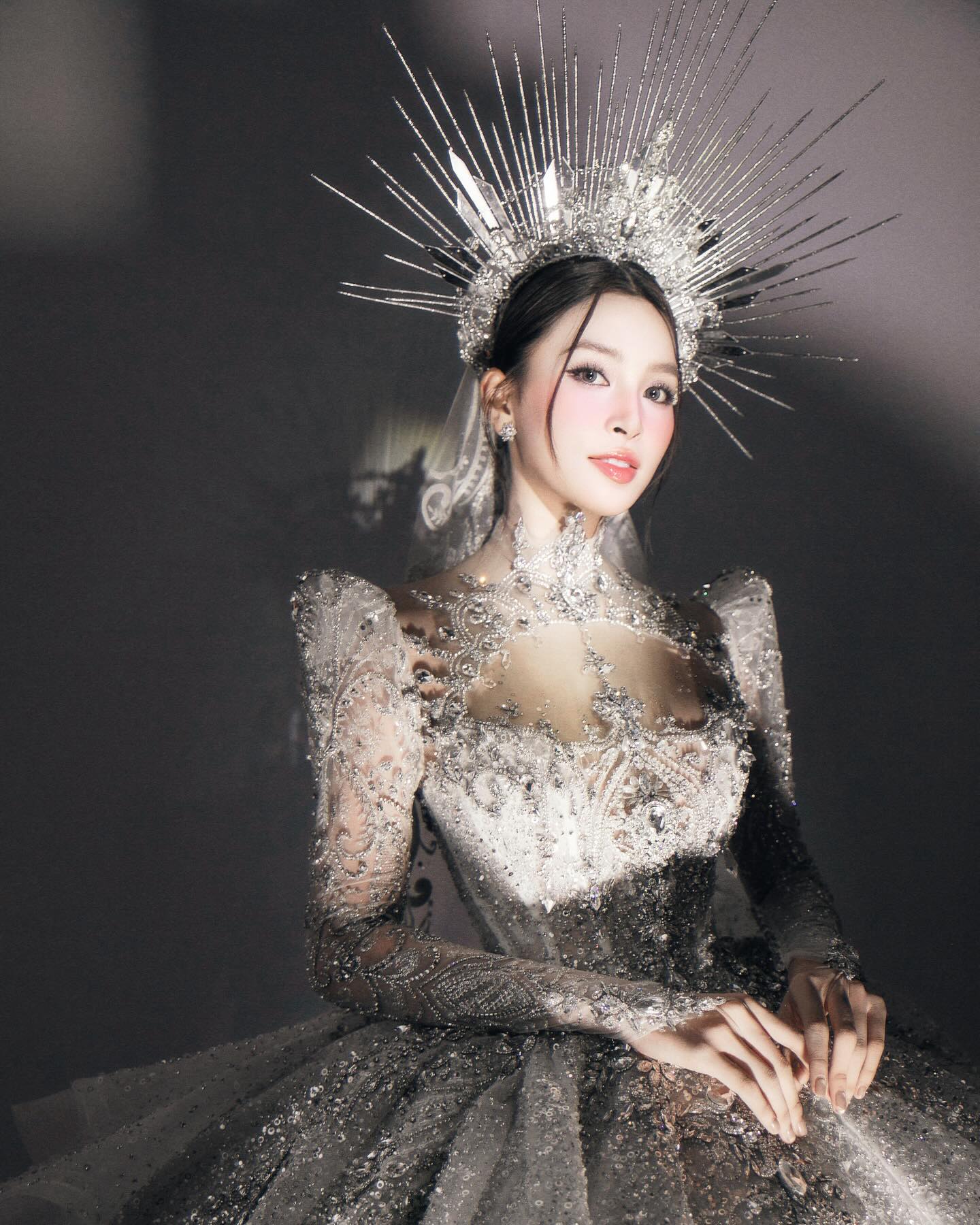 7 “bàn tay ngọc” của showbiz Việt: Số 1 đúng chuẩn tay phu nhân, muốn khổ cũng khó- Ảnh 17. 7 “bàn tay ngọc” của showbiz Việt: Số 1 đúng chuẩn tay phu nhân, muốn khổ cũng khó- Ảnh 17.