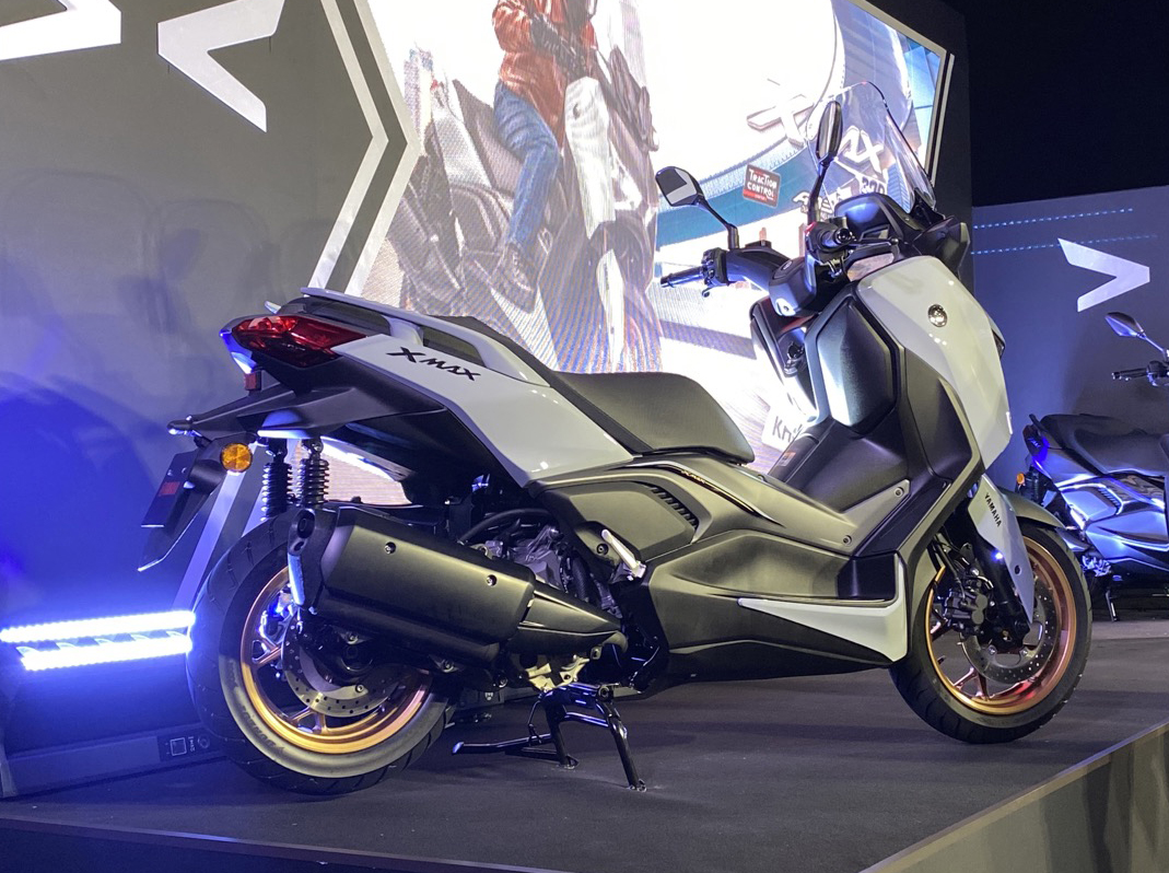 Yamaha XMAX 300 ra mắt Việt Nam: Giá 140 triệu đồng, động cơ 292cc, tiêu thụ 3 lít/100 km, thêm màu mới, có cổng sạc Type C- Ảnh 6. Yamaha XMAX 300 ra mắt Việt Nam: Giá 140 triệu đồng, động cơ 292cc, tiêu thụ 3 lít/100 km, thêm màu mới, có cổng sạc Type C- Ảnh 6.