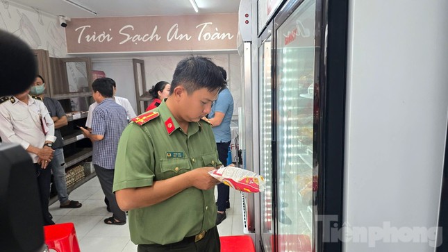 Người tố cáo C.P. bán thịt bẩn: 'Tôi nói lên sự thật, không hối hận'- Ảnh 3. Người tố cáo C.P. bán thịt bẩn: 'Tôi nói lên sự thật, không hối hận'- Ảnh 3.