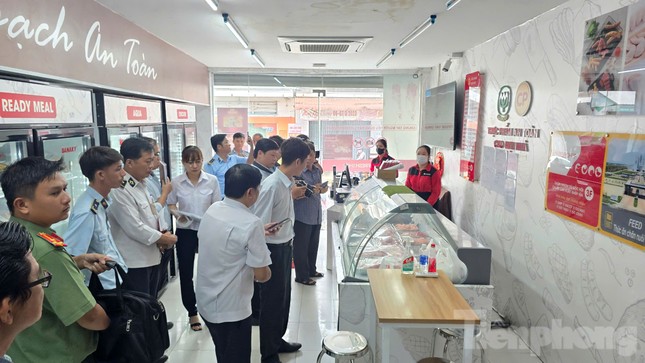 Người tố cáo C.P. bán thịt bẩn: 'Tôi nói lên sự thật, không hối hận'- Ảnh 1. Người tố cáo C.P. bán thịt bẩn: 'Tôi nói lên sự thật, không hối hận'- Ảnh 1.