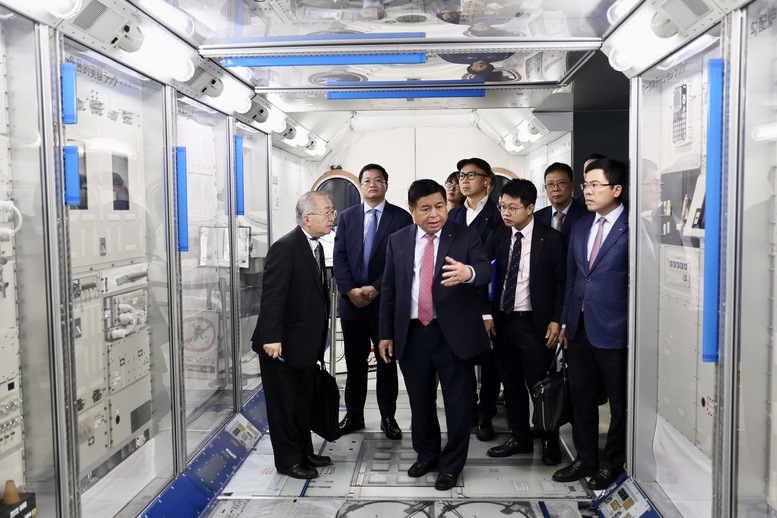 Phó Thủ tướng Nguyễn Chí Dũng làm việc với Cơ quan Hàng không vũ trụ Nhật Bản- Ảnh 3. Phó Thủ tướng Nguyễn Chí Dũng làm việc với Cơ quan Hàng không vũ trụ Nhật Bản- Ảnh 3.