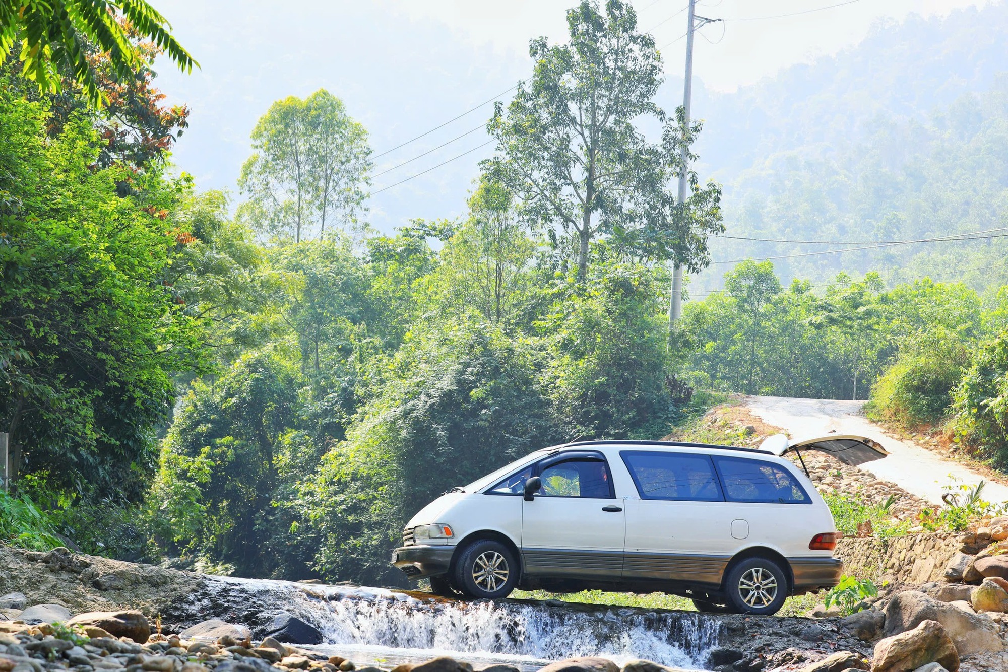 Đẳng cấp giá trị cốt lõi của Toyota: 35 tuổi vẫn 'sẵn sàng xuống biển lên đồi', giá rẻ tiện nghi bất ngờ- Ảnh 2. Đẳng cấp giá trị cốt lõi của Toyota: 35 tuổi vẫn 'sẵn sàng xuống biển lên đồi', giá rẻ tiện nghi bất ngờ- Ảnh 2.