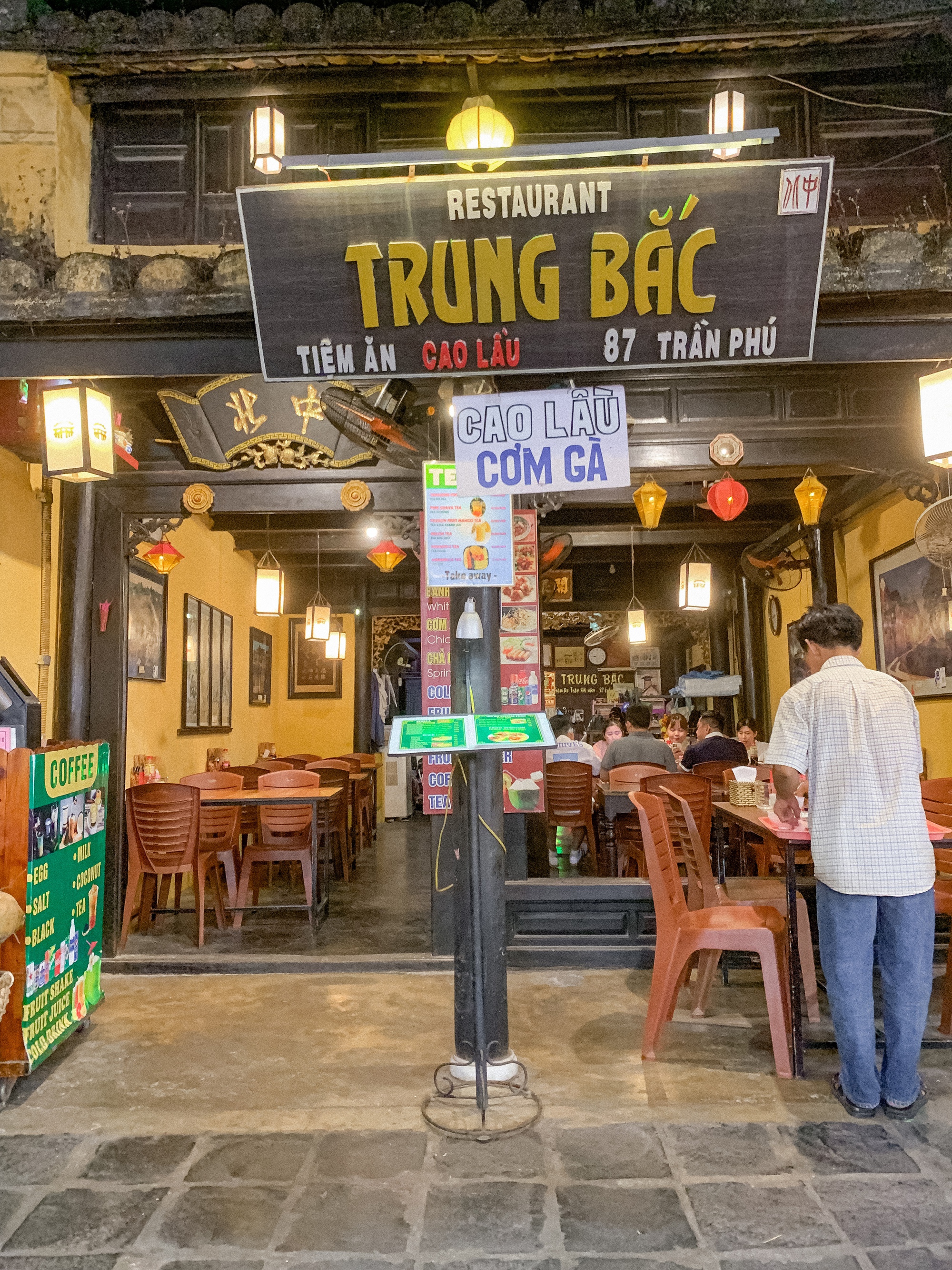 Hàng cao lầu 100 tuổi giữa phố cổ Hội An hút cả khách Tây lẫn khách Việt: Hương vị Hàng cao lầu 100 tuổi giữa phố cổ Hội An hút cả khách Tây lẫn khách Việt: Hương vị