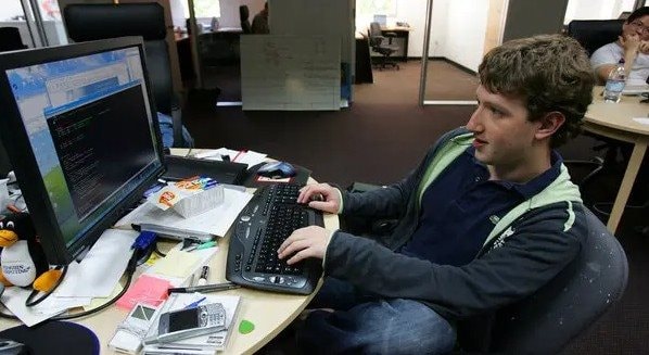 Mark Zuckerberg: Đại học đang không đào tạo kỹ năng cần thiết cho sinh viên để ‘ra đời’ làm việc- Ảnh 3. Mark Zuckerberg: Đại học đang không đào tạo kỹ năng cần thiết cho sinh viên để ‘ra đời’ làm việc- Ảnh 3.