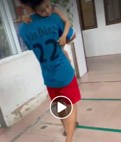 Tình hình sức khoẻ của cháu bé 4 tuổi ở Nam Định bị xe ba bánh tự chế gây tai nạn ở Nam Định hiện ra sao?- Ảnh 1. Tình hình sức khoẻ của cháu bé 4 tuổi ở Nam Định bị xe ba bánh tự chế gây tai nạn ở Nam Định hiện ra sao?- Ảnh 1.