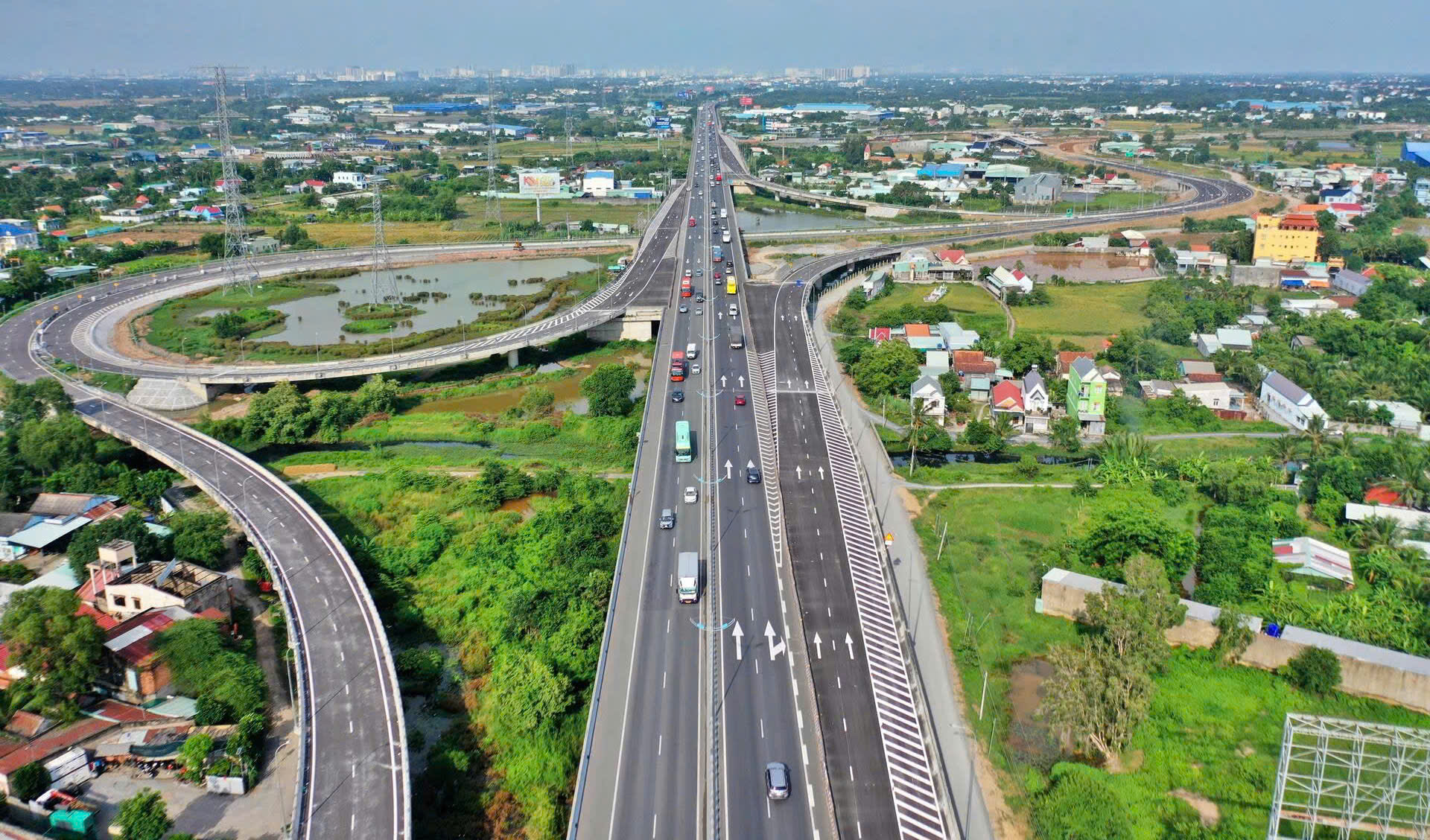 Liên tục xúc tiến đầu tư hạ tầng quy mô lớn, chuyên gia dự báo bất ngờ về thị trường BĐS khu Tây Tp.HCM- Ảnh 1. Liên tục xúc tiến đầu tư hạ tầng quy mô lớn, chuyên gia dự báo bất ngờ về thị trường BĐS khu Tây Tp.HCM- Ảnh 1.