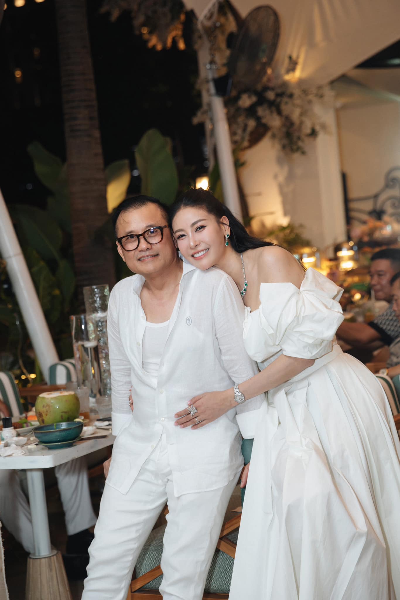 Chồng của "Hoa hậu Việt Nam trẻ nhất lịch sử": Chủ tịch hệ sinh thái nghìn tỷ, khi ra đường lại là hình ảnh này- Ảnh 3. Chồng của "Hoa hậu Việt Nam trẻ nhất lịch sử": Chủ tịch hệ sinh thái nghìn tỷ, khi ra đường lại là hình ảnh này- Ảnh 3.
