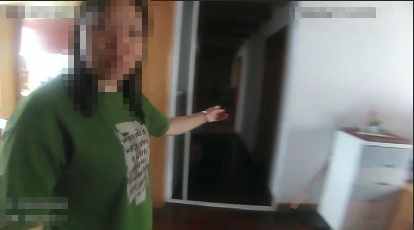 Thấy chủ nhà thường xuyên nghe điện thoại, cô giúp việc nhanh chóng báo cảnh sát: Vụ lừa đảo 12 tỷ đồng bị chặn đứng ngoạn mục- Ảnh 2.