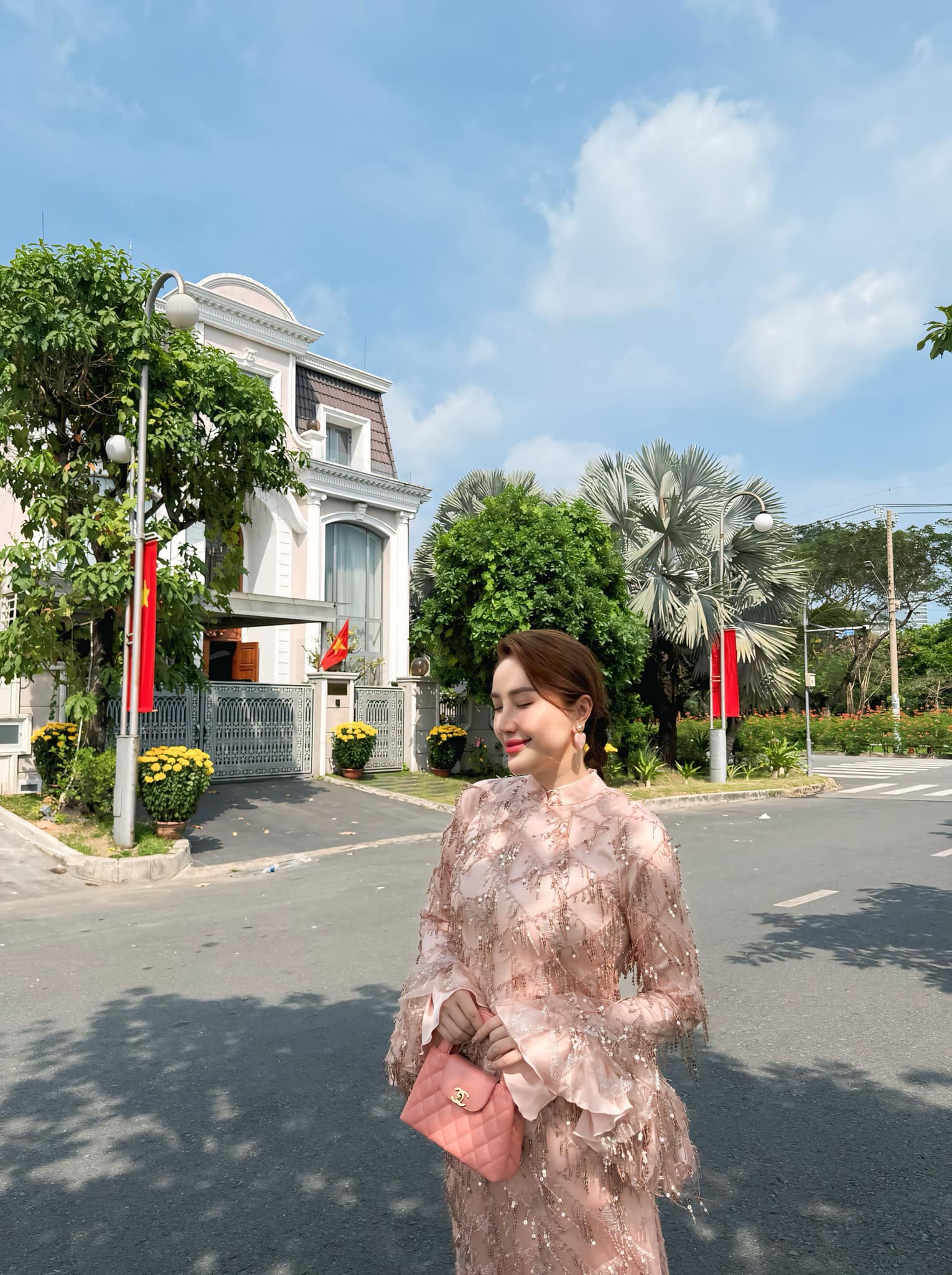 Mỹ nhân Việt lấy chồng giàu nứt vách nhưng kín bưng thông tin, ngày cưới chỉ vỏn vẹn 5 sao Việt tham dự- Ảnh 6. Mỹ nhân Việt lấy chồng giàu nứt vách nhưng kín bưng thông tin, ngày cưới chỉ vỏn vẹn 5 sao Việt tham dự- Ảnh 6.