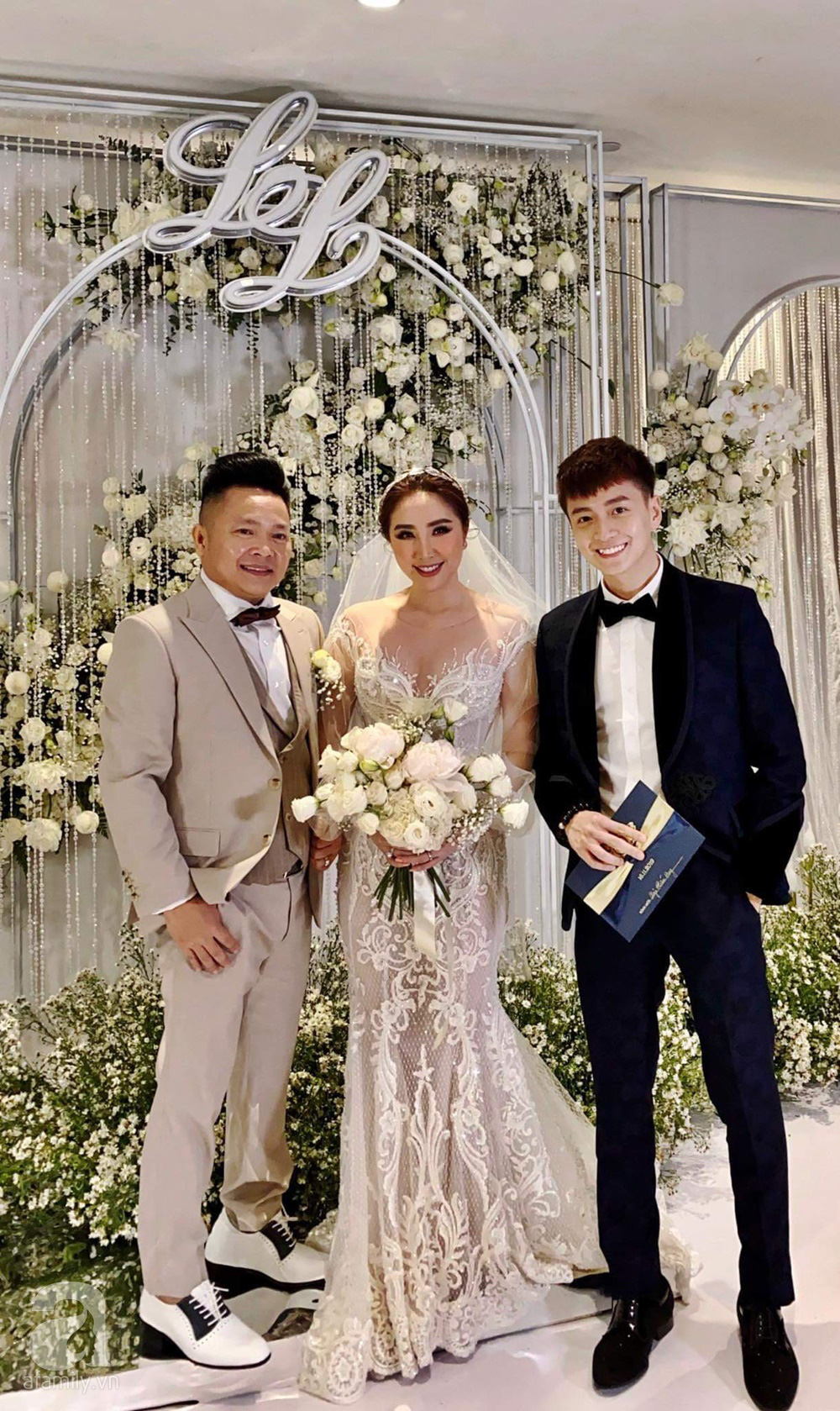Mỹ nhân Việt lấy chồng giàu nứt vách nhưng kín bưng thông tin, ngày cưới chỉ vỏn vẹn 5 sao Việt tham dự- Ảnh 4. Mỹ nhân Việt lấy chồng giàu nứt vách nhưng kín bưng thông tin, ngày cưới chỉ vỏn vẹn 5 sao Việt tham dự- Ảnh 4.