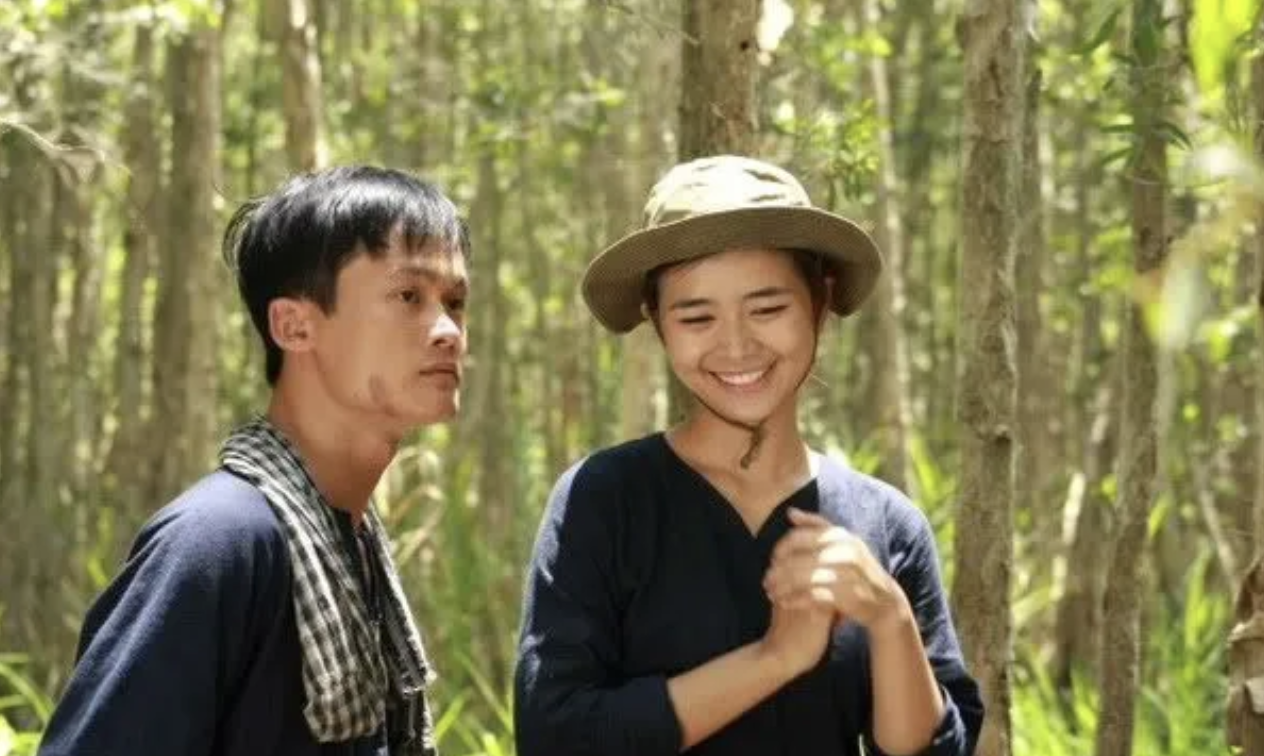 Cảnh phim "giả bán khoai lấy tin mật" viral nhất hiện tại: Xem xong mới hiểu vì sao hút 10 triệu view- Ảnh 9. Cảnh phim "giả bán khoai lấy tin mật" viral nhất hiện tại: Xem xong mới hiểu vì sao hút 10 triệu view- Ảnh 9.