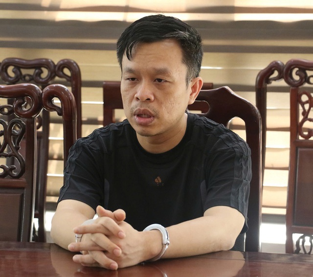 Bắt Phó Trưởng phòng Hoàng Tứ Trạch- Ảnh 1. Bắt Phó Trưởng phòng Hoàng Tứ Trạch- Ảnh 1.