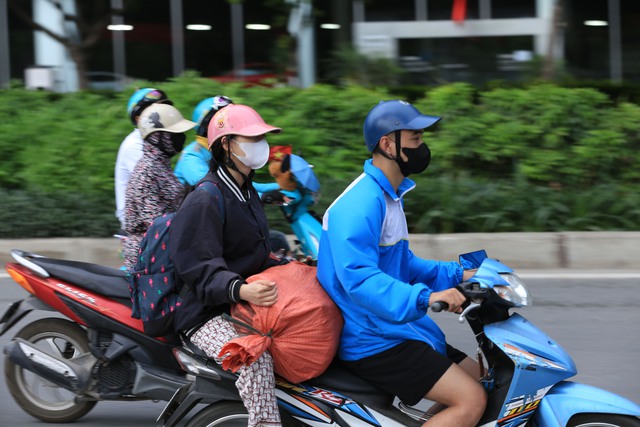 Buổi chiều của ngày nghỉ lễ cuối cùng và đây là cảnh tượng trên đường phố Hà Nội- Ảnh 2. Buổi chiều của ngày nghỉ lễ cuối cùng và đây là cảnh tượng trên đường phố Hà Nội- Ảnh 2.