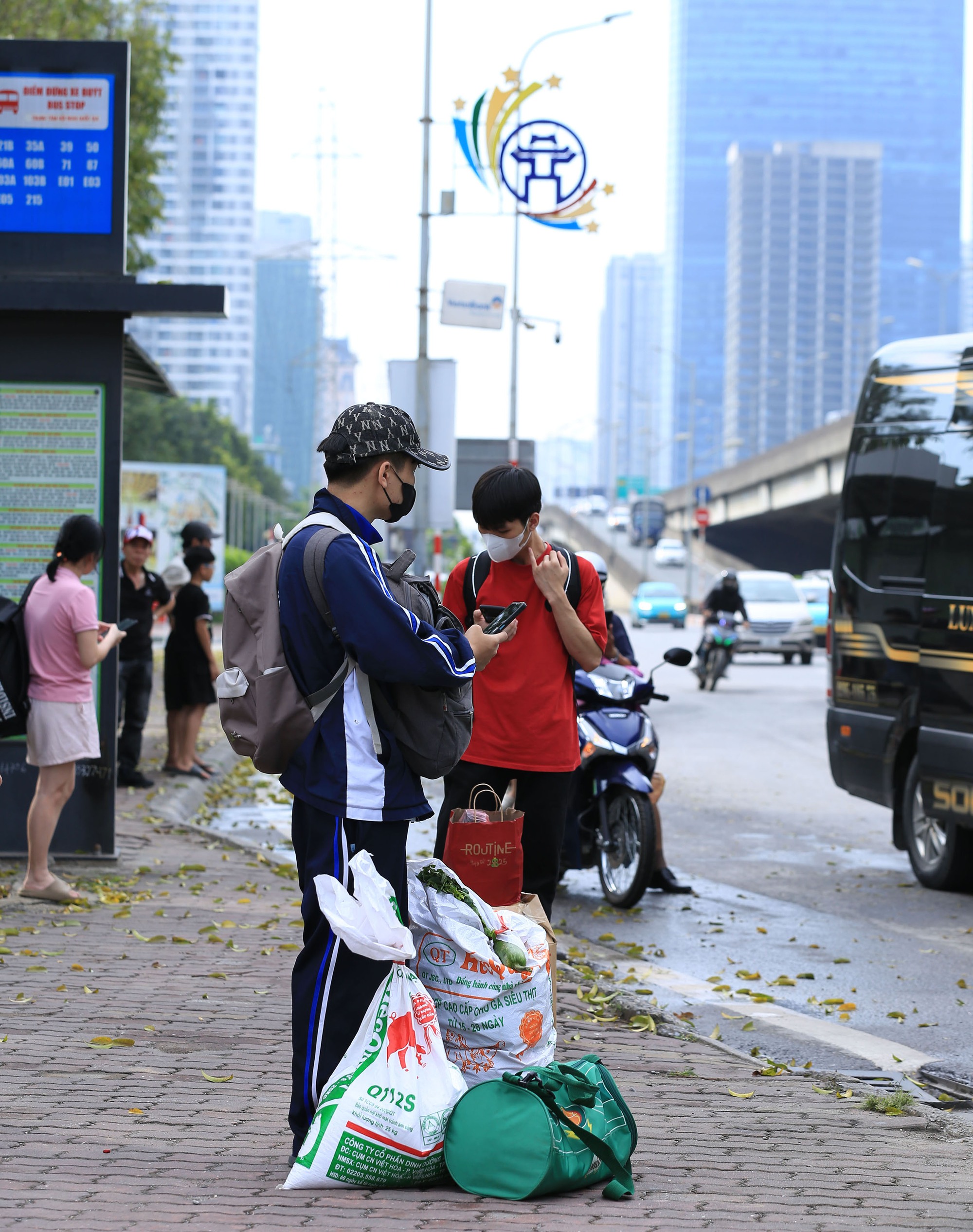 Buổi chiều của ngày nghỉ lễ cuối cùng và đây là cảnh tượng trên đường phố Hà Nội- Ảnh 6. Buổi chiều của ngày nghỉ lễ cuối cùng và đây là cảnh tượng trên đường phố Hà Nội- Ảnh 6.