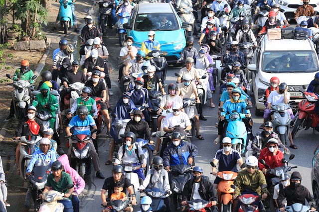 Buổi chiều của ngày nghỉ lễ cuối cùng và đây là cảnh tượng trên đường phố Hà Nội- Ảnh 9. Buổi chiều của ngày nghỉ lễ cuối cùng và đây là cảnh tượng trên đường phố Hà Nội- Ảnh 9.