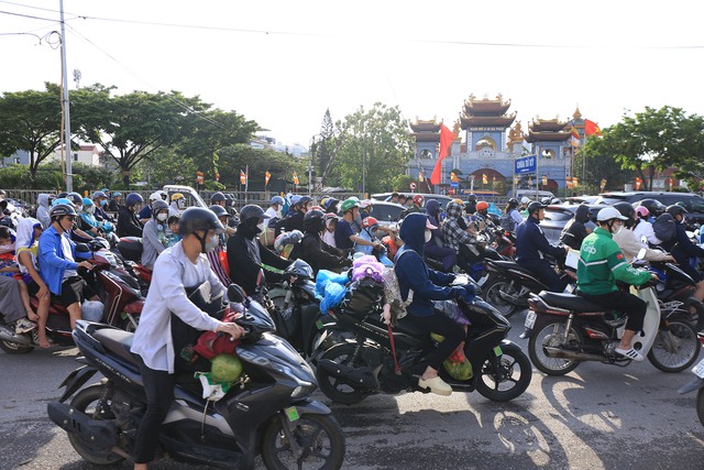 Buổi chiều của ngày nghỉ lễ cuối cùng và đây là cảnh tượng trên đường phố Hà Nội- Ảnh 10. Buổi chiều của ngày nghỉ lễ cuối cùng và đây là cảnh tượng trên đường phố Hà Nội- Ảnh 10.