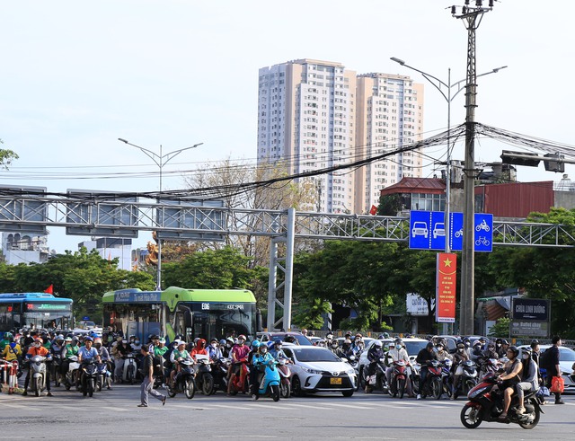 Buổi chiều của ngày nghỉ lễ cuối cùng và đây là cảnh tượng trên đường phố Hà Nội- Ảnh 11. Buổi chiều của ngày nghỉ lễ cuối cùng và đây là cảnh tượng trên đường phố Hà Nội- Ảnh 11.