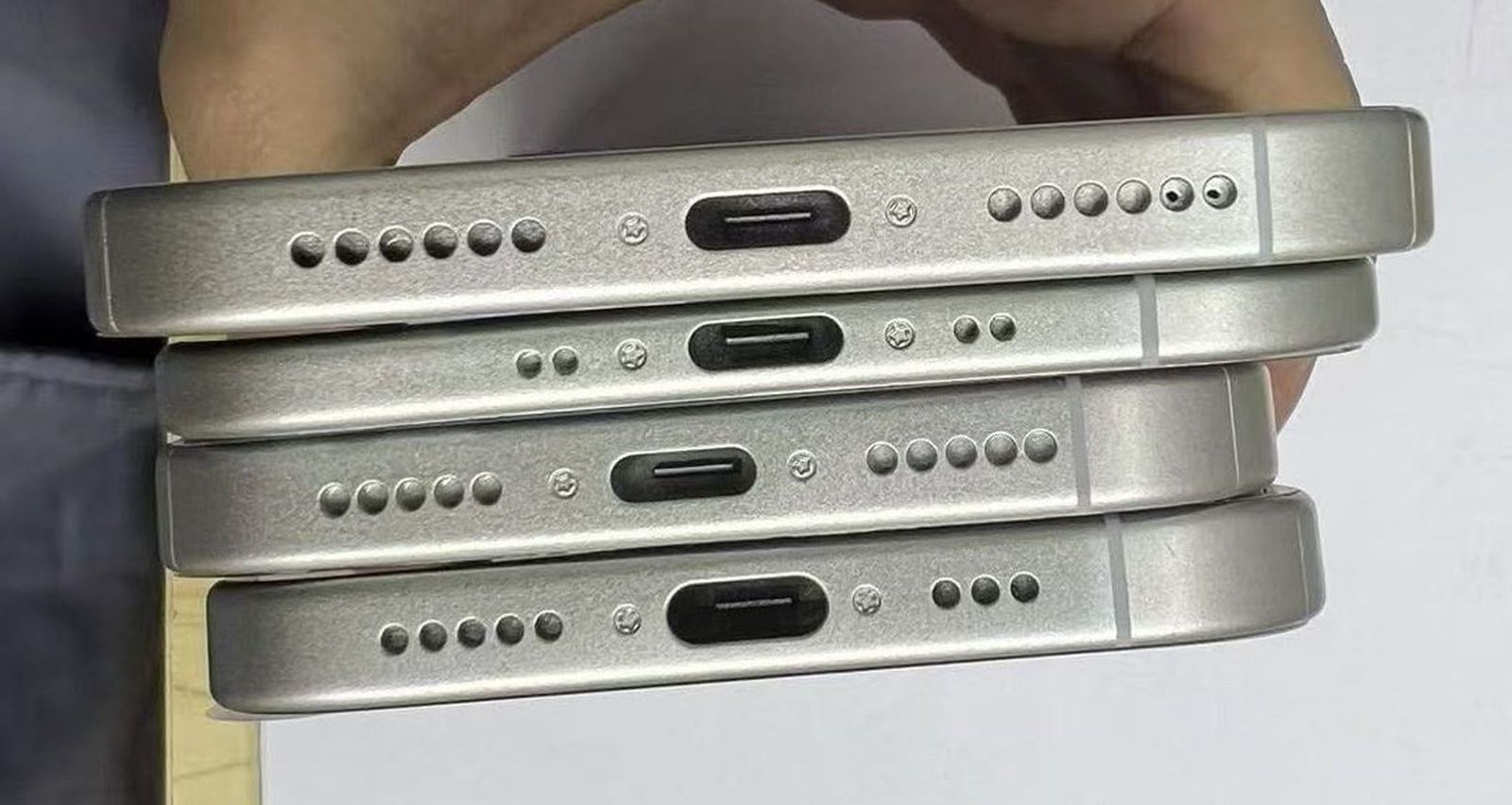 iPhone 17 Air lộ ảnh thực tế gây choáng, "ăn đứt" iPhone 16 Pro Max- Ảnh 2. iPhone 17 Air lộ ảnh thực tế gây choáng, "ăn đứt" iPhone 16 Pro Max- Ảnh 2.