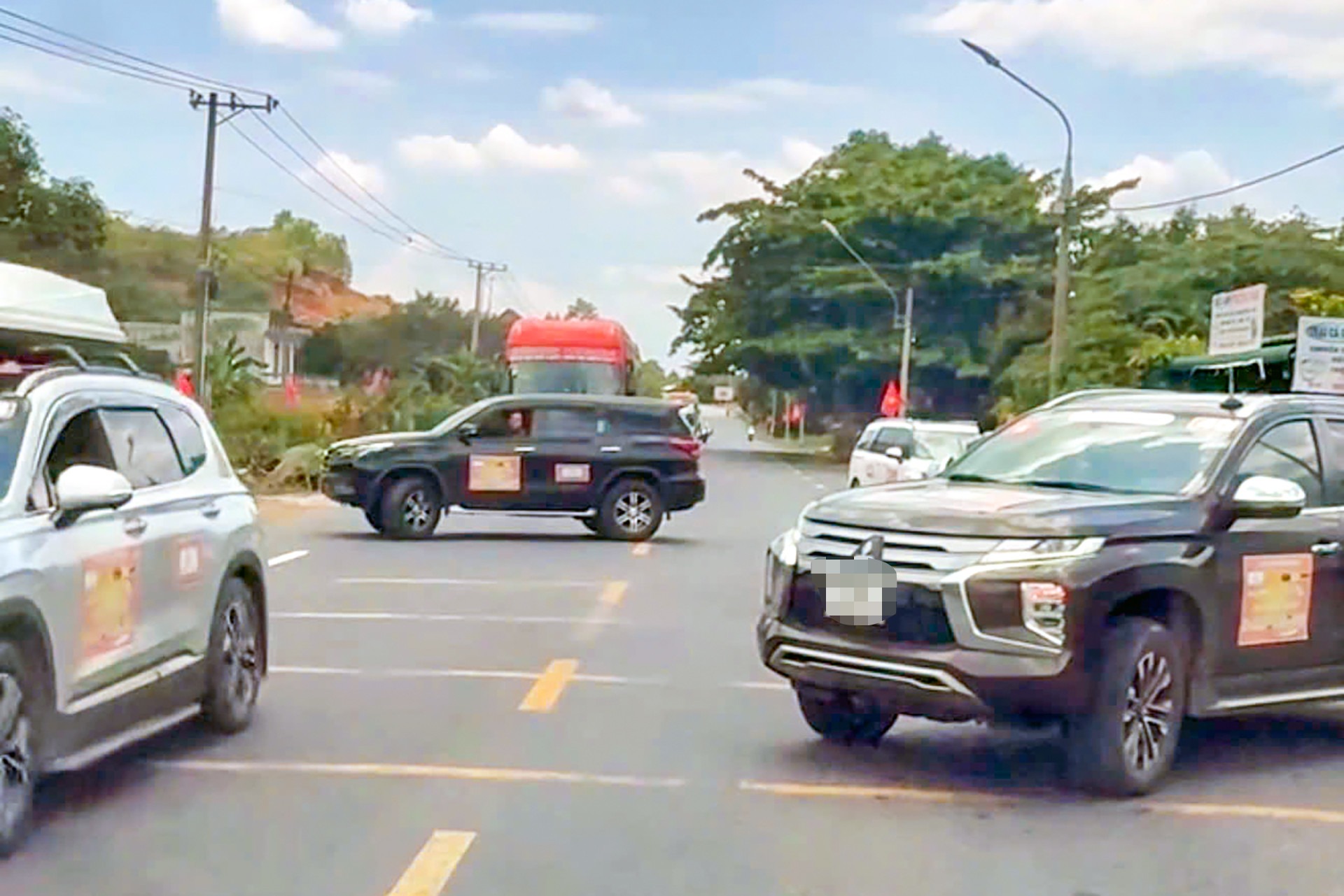 Vụ chặn quốc lộ cho đoàn xe doanh nhân qua đường: Phát hiện thêm vi phạm- Ảnh 1. Vụ chặn quốc lộ cho đoàn xe doanh nhân qua đường: Phát hiện thêm vi phạm- Ảnh 1.