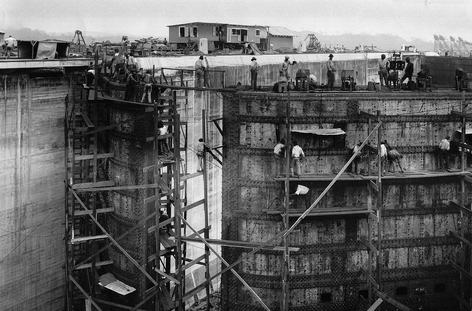 Ngày này năm 1904: Một công trình ra đời để “nhấc” cả tàu biển lên núi rồi thả xuống đại dương- Ảnh 2. Ngày này năm 1904: Một công trình ra đời để “nhấc” cả tàu biển lên núi rồi thả xuống đại dương- Ảnh 2.