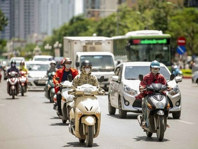 Miền Bắc nắng nóng kéo dài- Ảnh 1. Miền Bắc nắng nóng kéo dài- Ảnh 1.