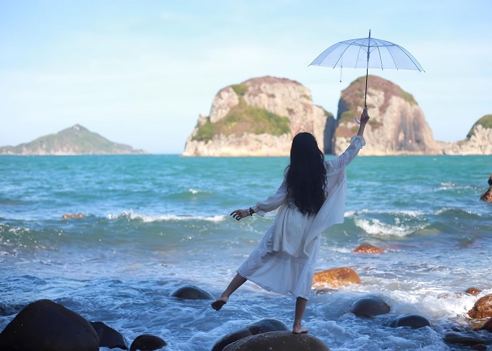 1 địa điểm được ví là “thủ phủ du lịch biển miền Bắc”: Đón gần 1 triệu lượt khách trong dịp 30/4-1/5 năm nay, xe cộ đổ về kín đường- Ảnh 4. 1 địa điểm được ví là “thủ phủ du lịch biển miền Bắc”: Đón gần 1 triệu lượt khách trong dịp 30/4-1/5 năm nay, xe cộ đổ về kín đường- Ảnh 4.