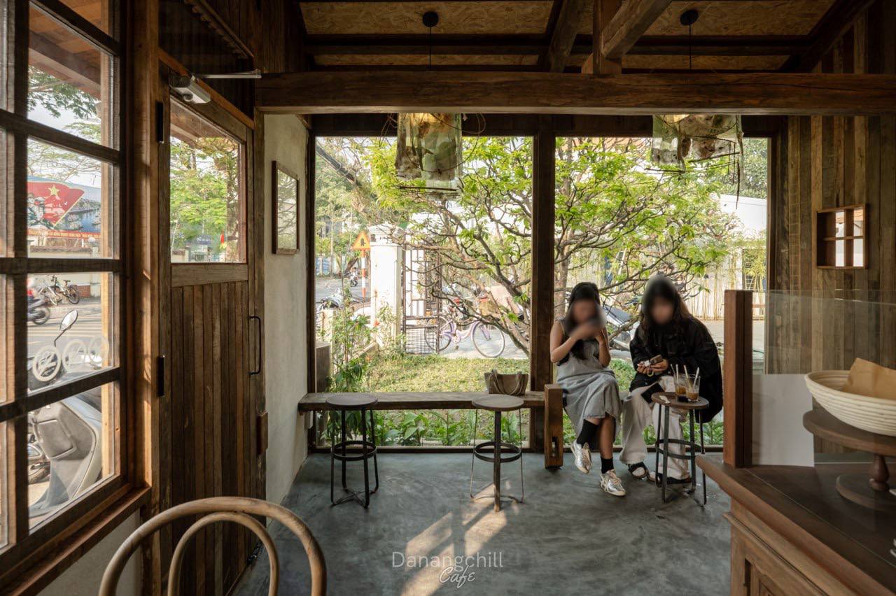 "Không trang điểm, không sống ảo": Loạt quy định lạ tại quán cà phê ở Hội An khiến dân tình dậy sóng- Ảnh 4. "Không trang điểm, không sống ảo": Loạt quy định lạ tại quán cà phê ở Hội An khiến dân tình dậy sóng- Ảnh 4.