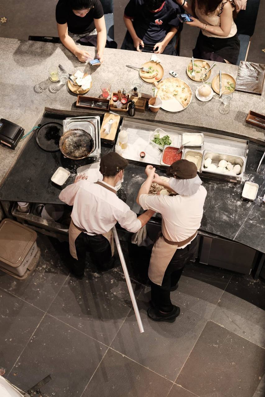 Cô gái tiết lộ về nghề "đi ăn miễn phí" ở nhiều nhà hàng hot tại Việt Nam, netizen rần rần ứng tuyển và điều mà người trong cuộc nói- Ảnh 3. Cô gái tiết lộ về nghề "đi ăn miễn phí" ở nhiều nhà hàng hot tại Việt Nam, netizen rần rần ứng tuyển và điều mà người trong cuộc nói- Ảnh 3.