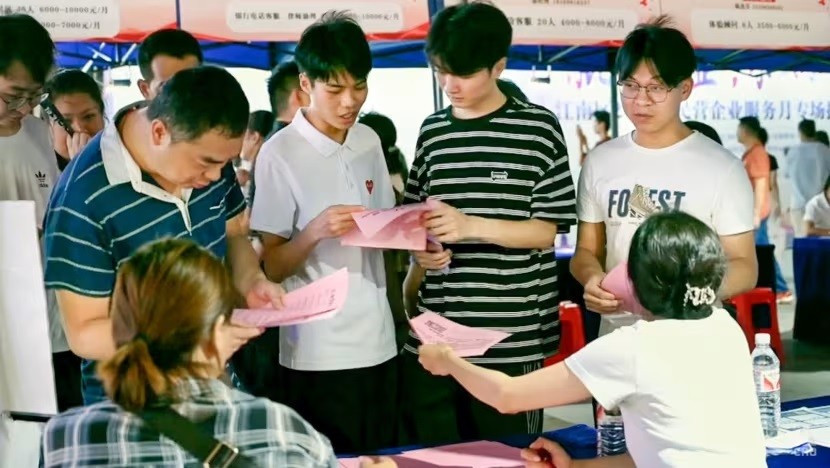 Lý do thanh niên châu Á chọn việc dưới khả năng- Ảnh 3. Lý do thanh niên châu Á chọn việc dưới khả năng- Ảnh 3.