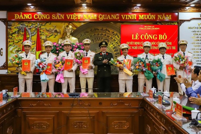 68 cán bộ Công an Lâm Đồng xin nghỉ hưu trước tuổi- Ảnh 2. 68 cán bộ Công an Lâm Đồng xin nghỉ hưu trước tuổi- Ảnh 2.
