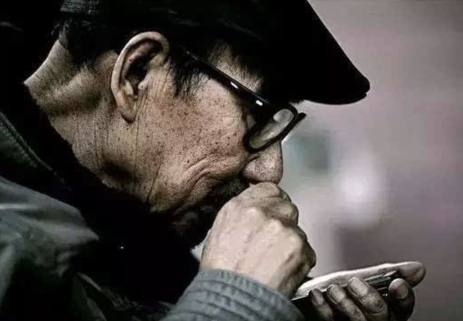 Bố qua đời để lại thừa kế 56 tỷ cho bảo mẫu, các con kiện đòi tiền: Toà ra phán quyết bất ngờ- Ảnh 1.